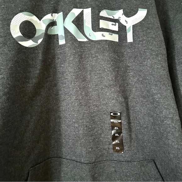 Oakley • Hoodie Grey Sweatshirt - Picture 3 of 4